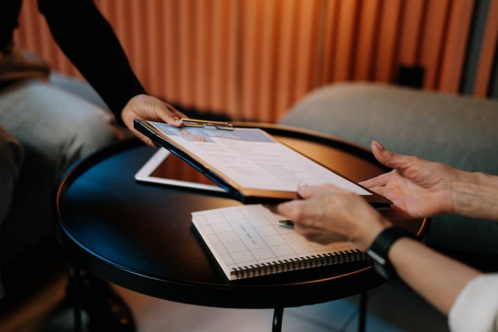 Ultimate Guide: How to Find the Right Job Recruiter